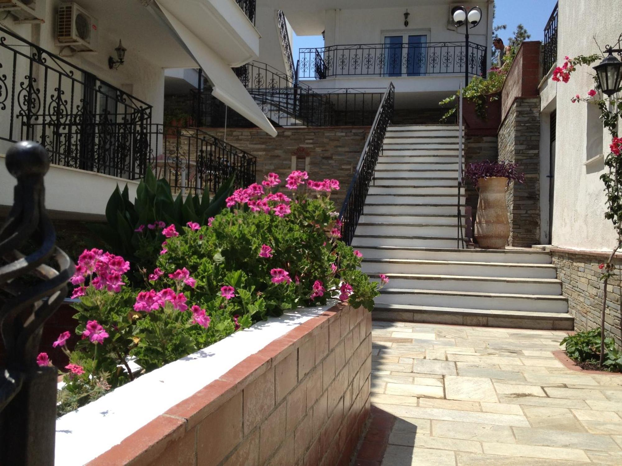 Lazaridis Luxury Studios & Apartments Nea Roda Bagian luar foto