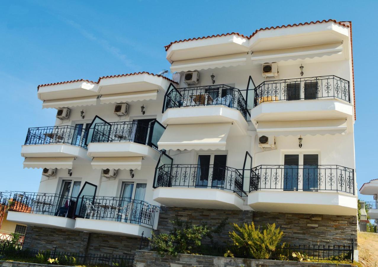 Lazaridis Luxury Studios & Apartments Nea Roda Bagian luar foto